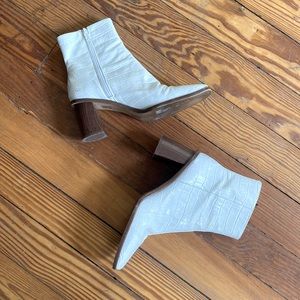 Intentionally Blank Size 9 White Faux Croc Leather Boots